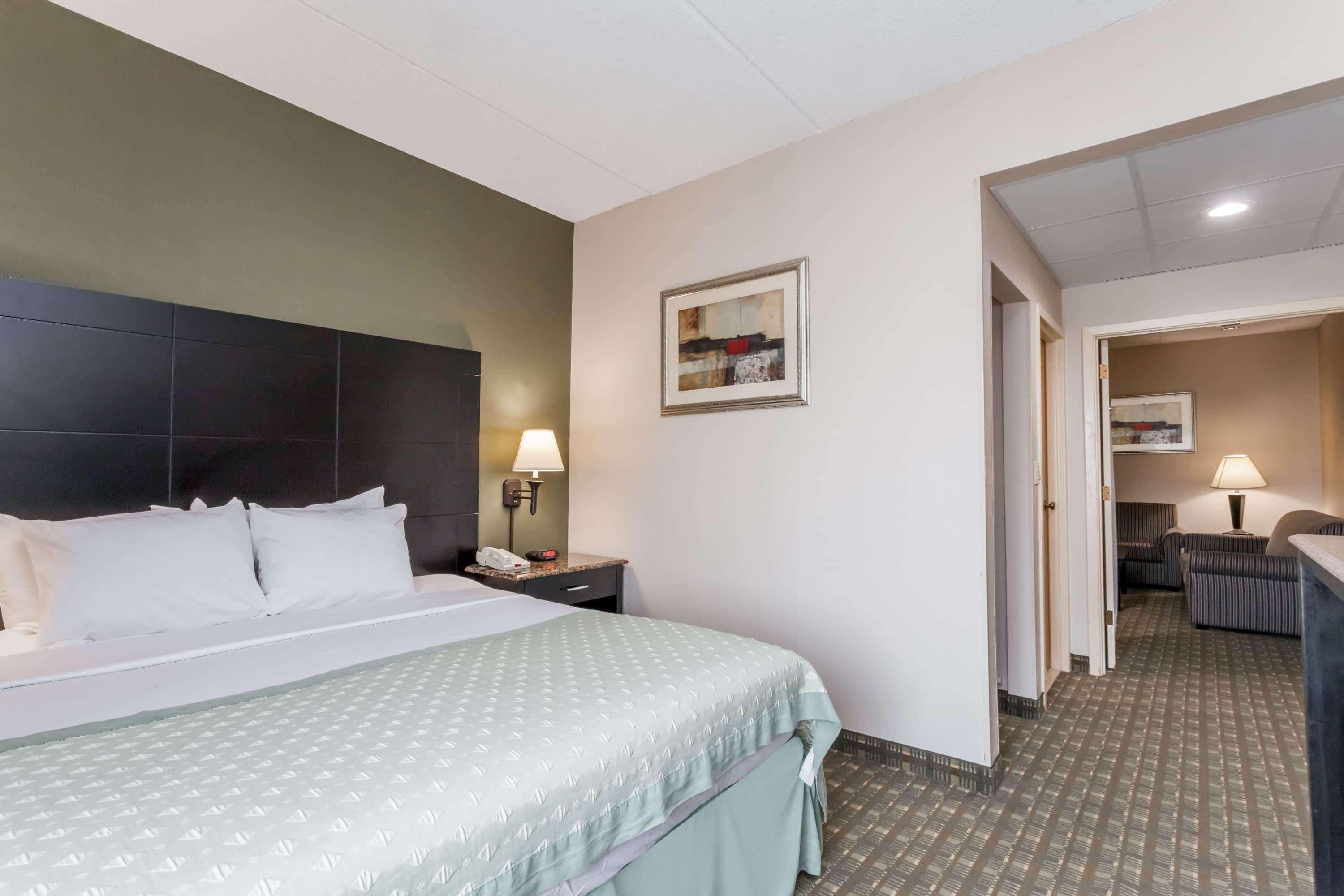 Ramada By Wyndham Newburgh/West Point Hotel Екстериор снимка