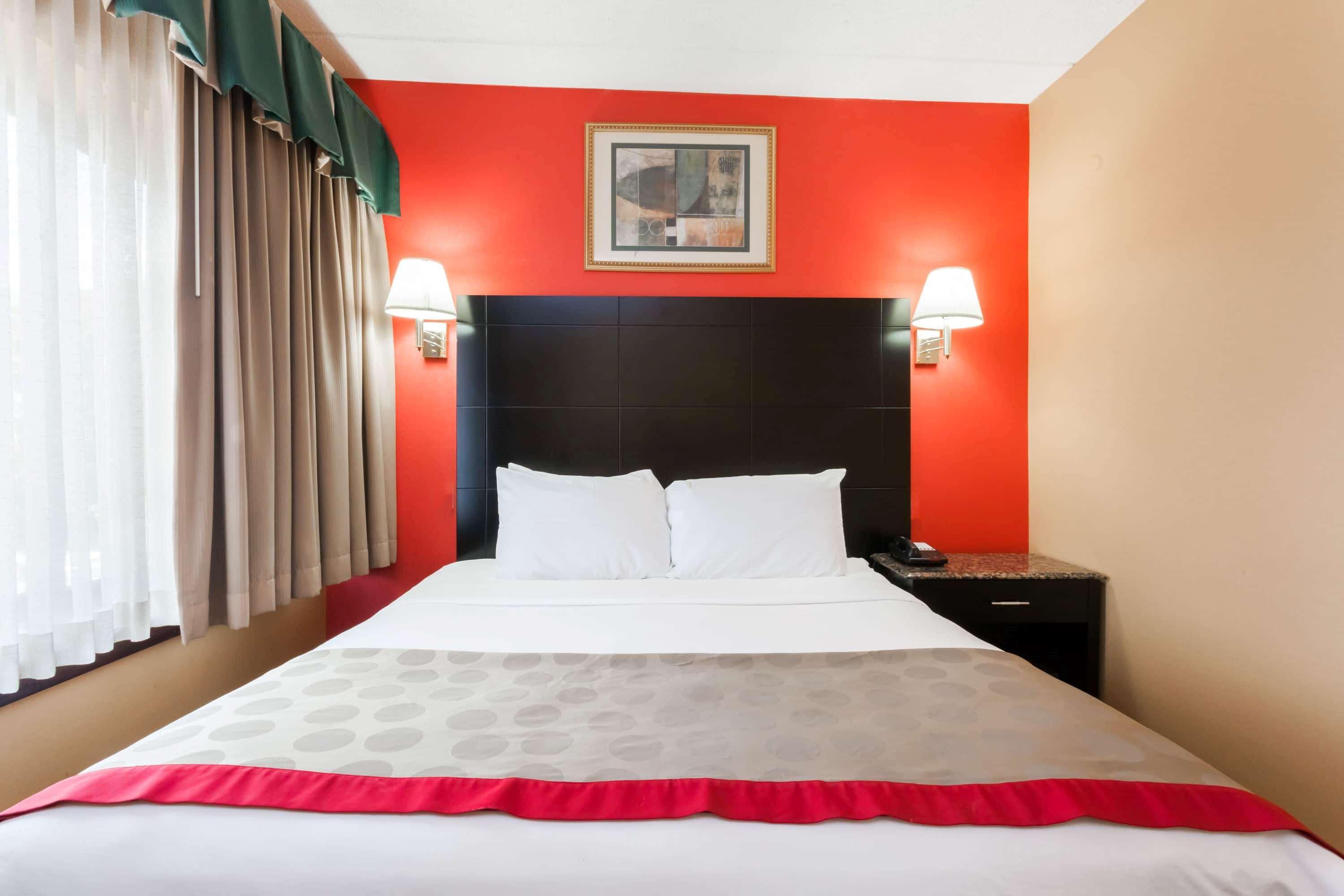 Ramada By Wyndham Newburgh/West Point Hotel Екстериор снимка