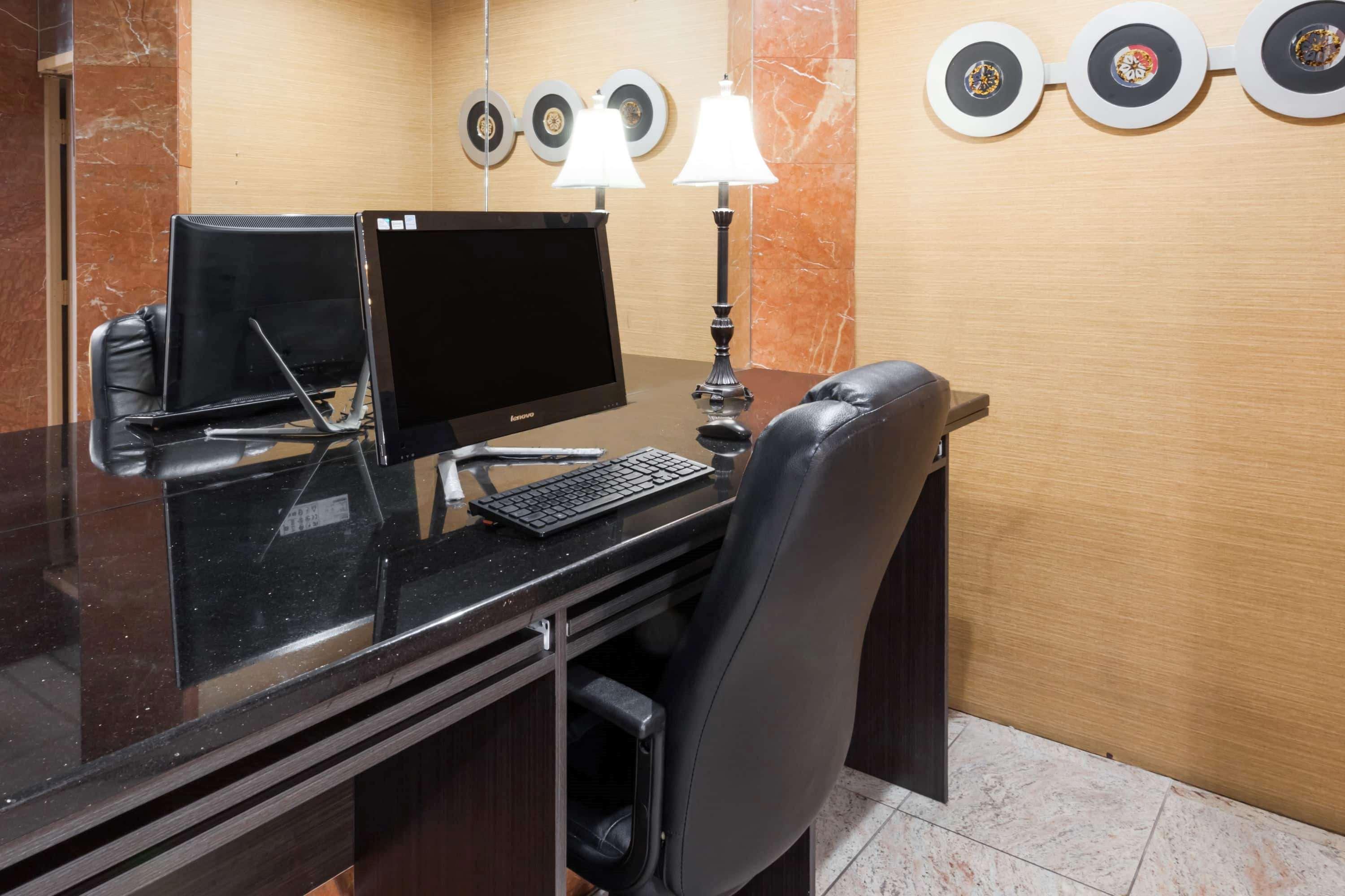 Ramada By Wyndham Newburgh/West Point Hotel Екстериор снимка