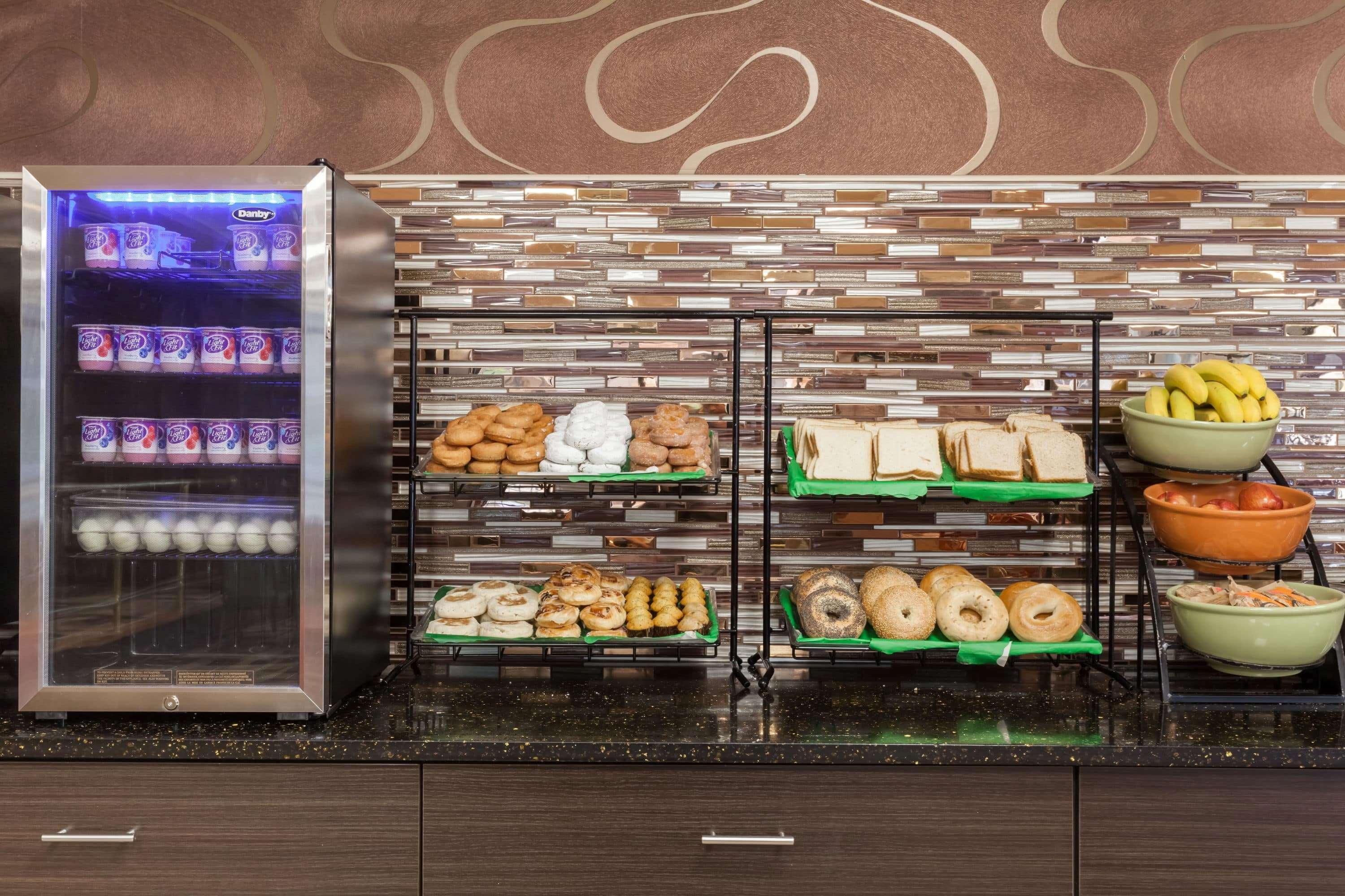 Ramada By Wyndham Newburgh/West Point Hotel Екстериор снимка
