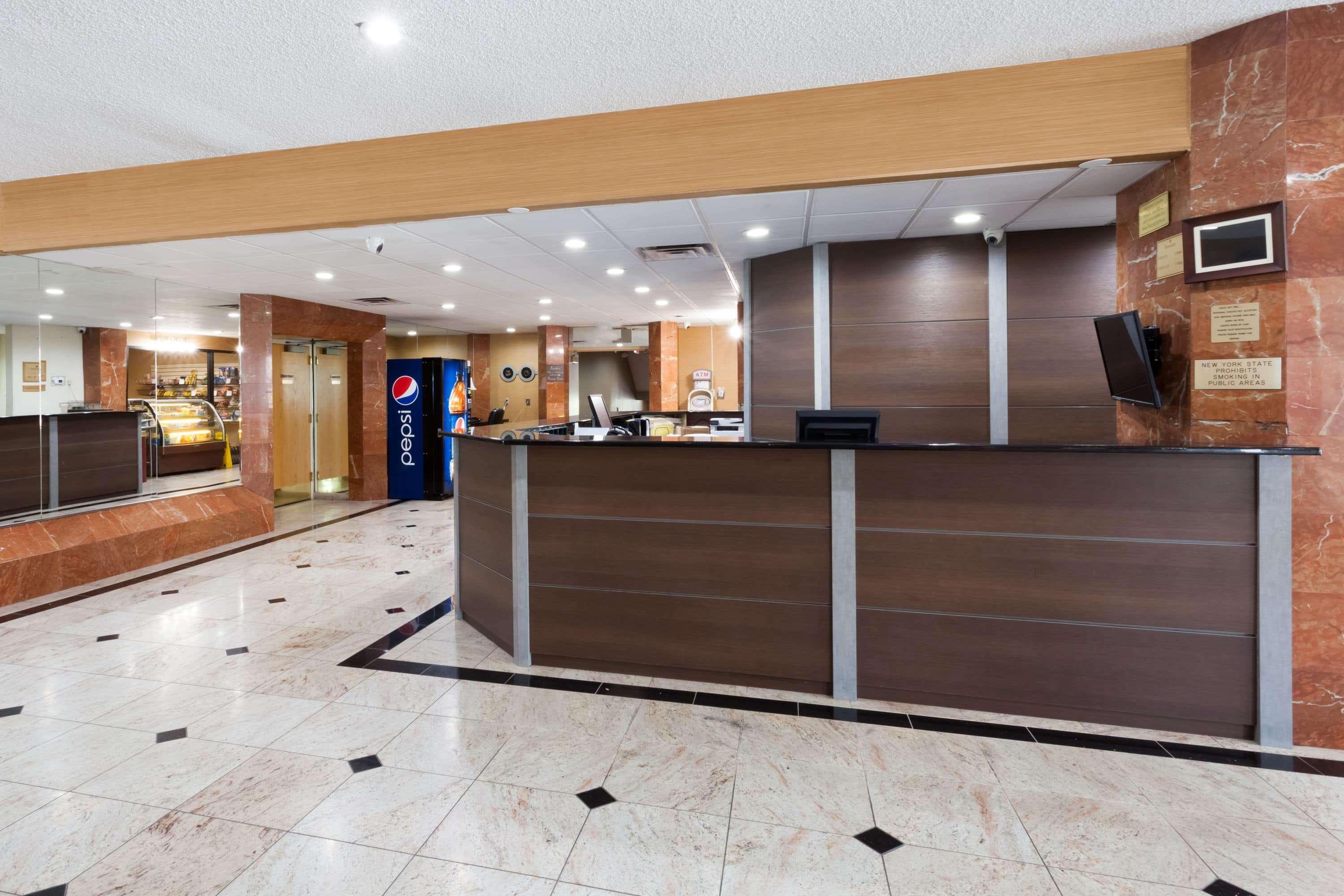 Ramada By Wyndham Newburgh/West Point Hotel Екстериор снимка