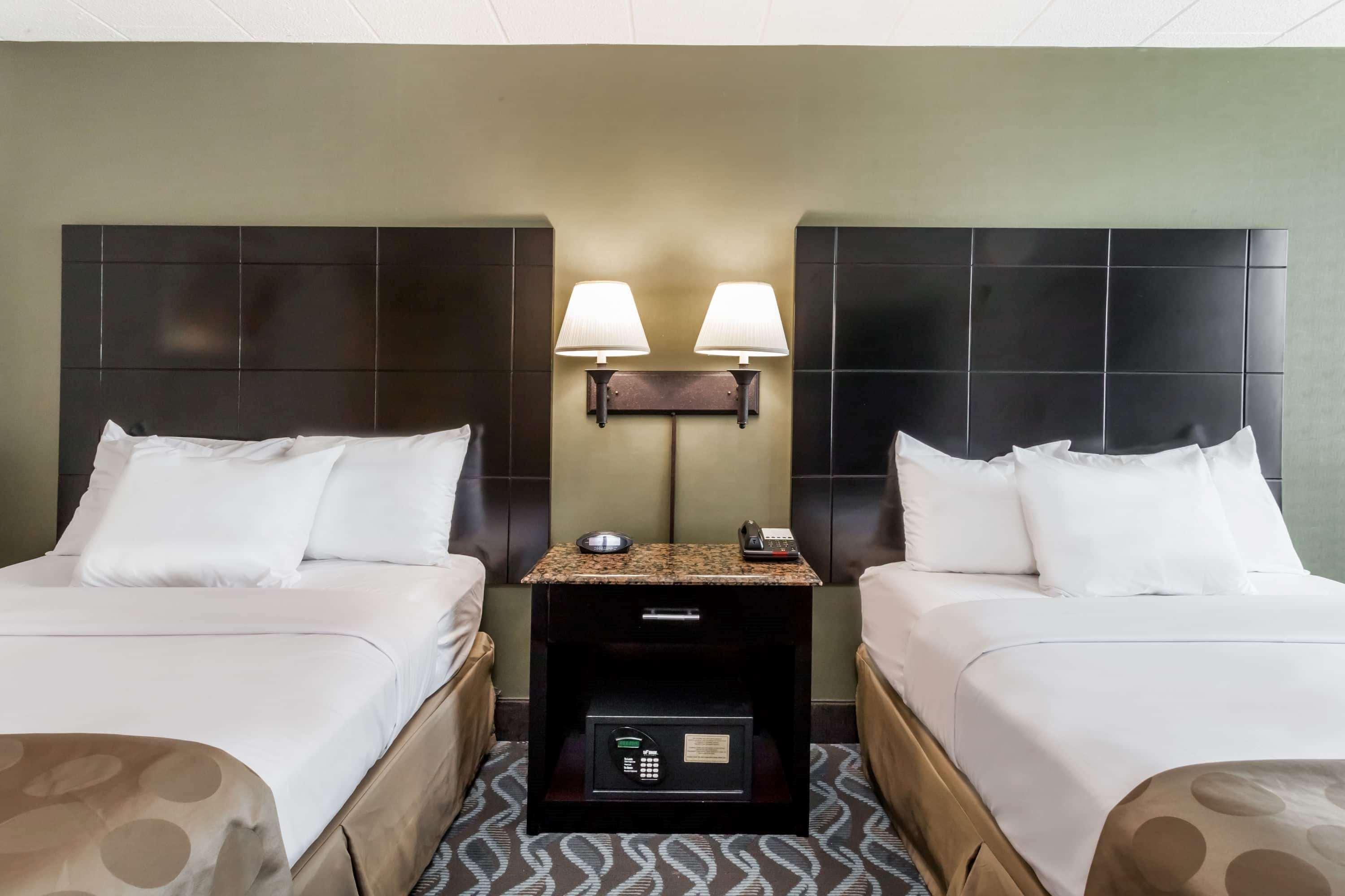 Ramada By Wyndham Newburgh/West Point Hotel Екстериор снимка