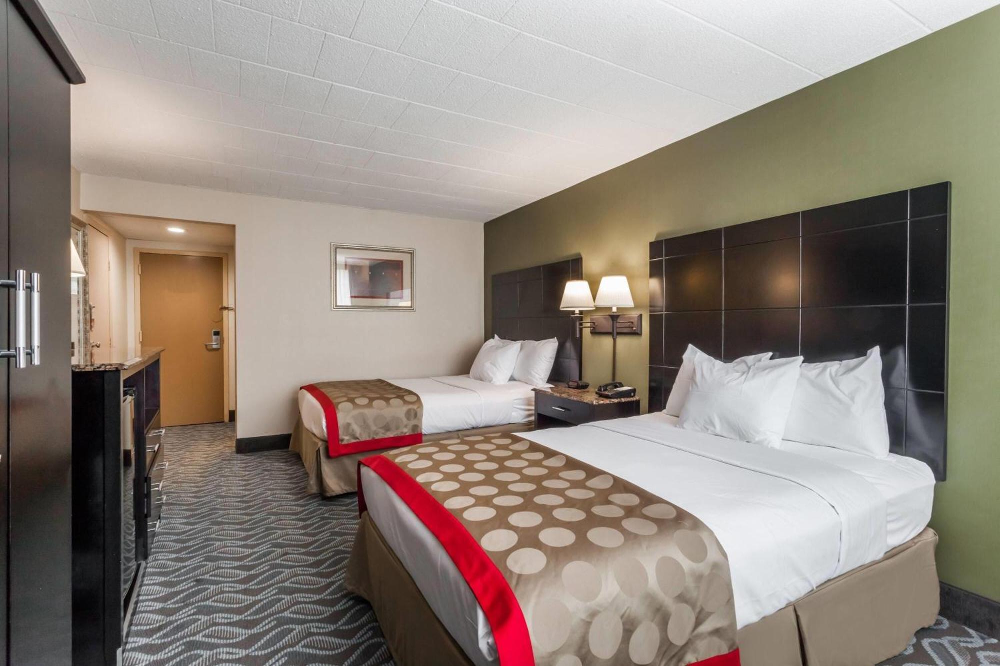 Ramada By Wyndham Newburgh/West Point Hotel Екстериор снимка