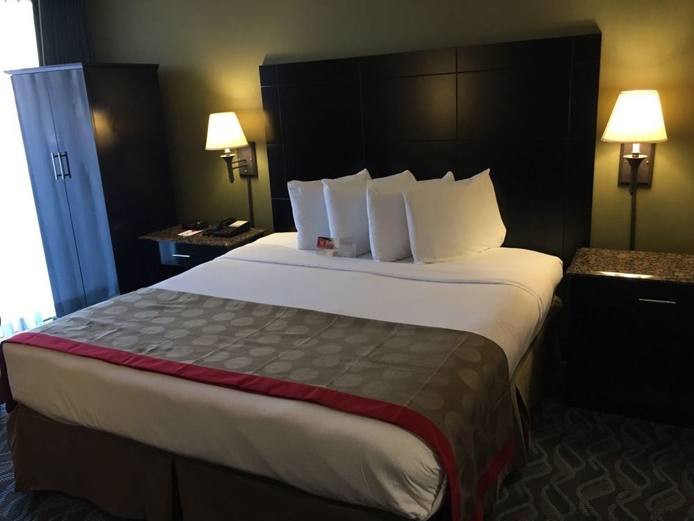 Ramada By Wyndham Newburgh/West Point Hotel Екстериор снимка