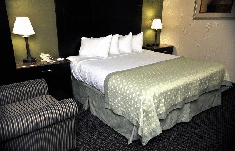 Ramada By Wyndham Newburgh/West Point Hotel Екстериор снимка