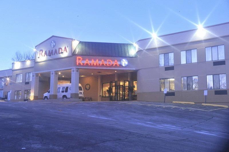 Ramada By Wyndham Newburgh/West Point Hotel Екстериор снимка